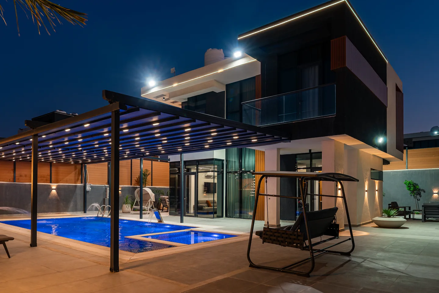 Garden Villa بين الحديقة وبركة السباحة